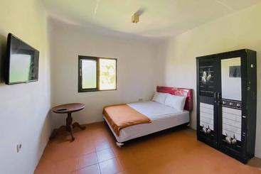 هتل Kanca Homestay Mitra Reddoorz Near Gor Untung Suropati