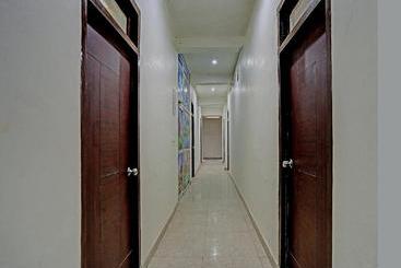 هتل Oyo 71086  Nk Guest House & Restaurant