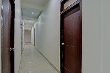 هتل Oyo 71086  Nk Guest House & Restaurant