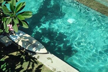 هاستل Lotide Surf Camps Lombok