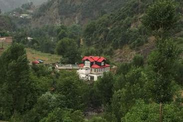 هتل The Jungle Inn Resort & Restaurant