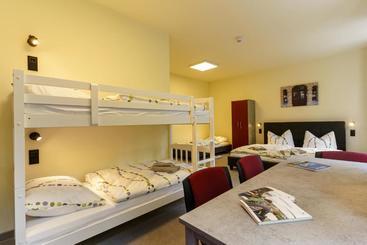 Und Hostel Gleisbett
