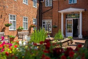 هتل Roffey Park Institute