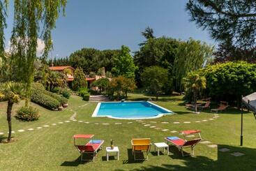 هتل Relais Villaggio Azzurro