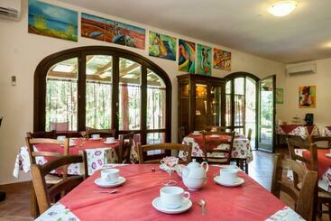 هتل Relais Villaggio Azzurro