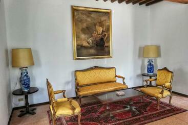 هتل Villa Montanarini