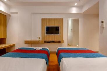 בית מלון כפרי Freesia By Express Inn