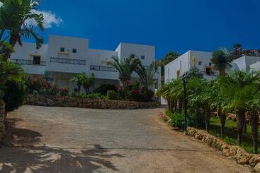 בית מלון כפרי Lambis Studios & Apartments