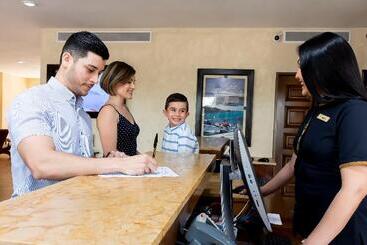 هتل Santa Fe Loreto by Villa Group