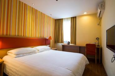 هتل Home Inn Kunming Dongfeng Square Metro Station