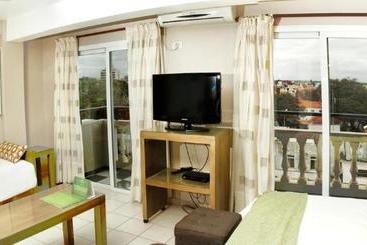 هتل La Rozada Suites