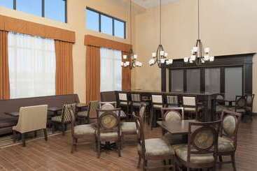 هتل Hampton Inn & Suites Molinequad City Int L Aprt