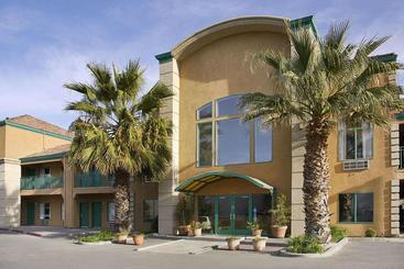 هتل Pavilion Inn