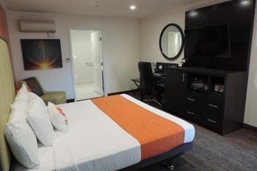 هتل Pavilion Inn