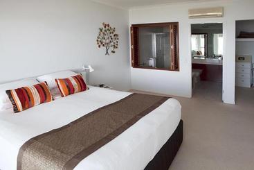 هتل Waters Edge Apartment Cairns