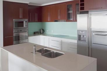 هتل Waters Edge Apartment Cairns