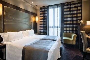 هتل Uptown Palace