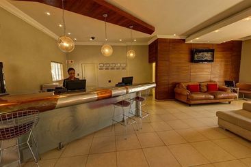 هتل The Aviator  Or Tambo International Airport