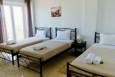 هتل Nikolakakis Rooms Lavrio