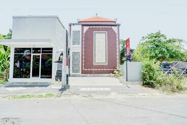 هتل Oyo 90690 Pondok Dukuh