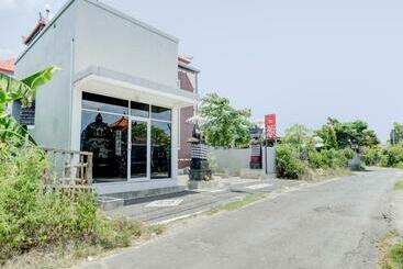 هتل Oyo 90690 Pondok Dukuh