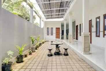 هتل Oyo 90690 Pondok Dukuh
