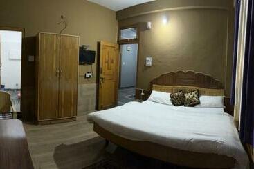 هتل Westeros Kasol