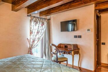 پانسیون Bar Vitelli Charming Suites