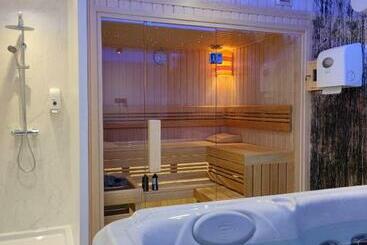 Joy 5 Hotel & Spa