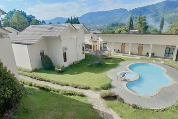 هتل Reddoorz Premium @ Griya Inkoppabri Cisarua Puncak