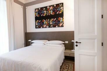پانسیون Riflessi Acireale Palace Suites