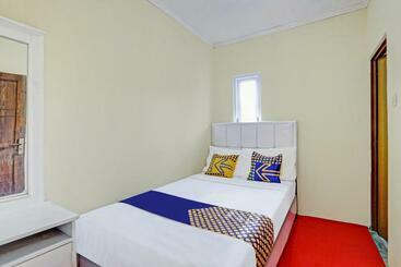 בית מלון כפרי Spot On 90698 Delfi Homestay Syariah