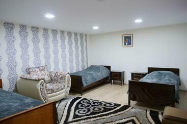 پانسیون Guest House Kumayri