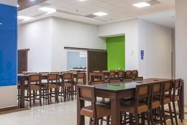 فندق Holiday Inn Express Manzanillo, An Ihg