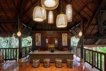 هتل Khaolak Paradise Resort