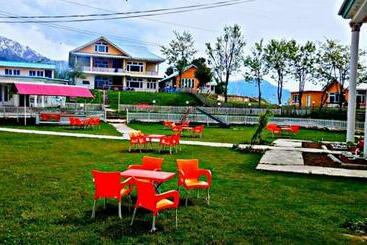 Hill Top Hotel, Shogran