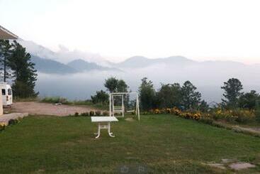 Hill Top Hotel, Shogran