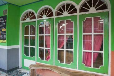 پانسیون Gandrung Payungan Family Inn