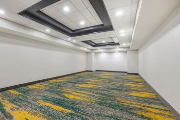 호텔 Clarion Inn