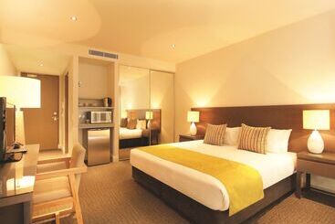 Hotel Oaks Redcliffe Mon Komo Suites