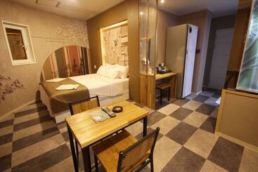 מוטל Yeongju Hotel W