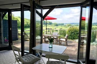 مبيت وإفطار The Cow Hide