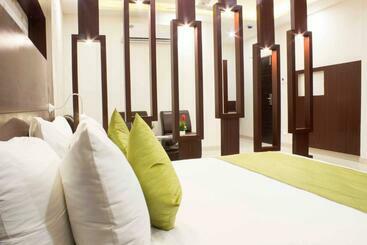 هتل Madhuvan Suites By Blues