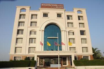 هتل Madhuvan Suites By Blues