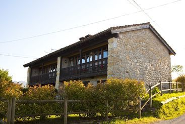 Apartamentos Rurales La Torea