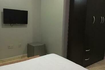 تختخواب و صبحانه E   Glisters Home
