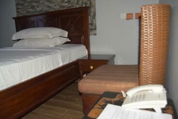 تختخواب و صبحانه Zimbo Golden Vip Lodge