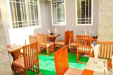 تختخواب و صبحانه Zimbo Golden Vip Lodge