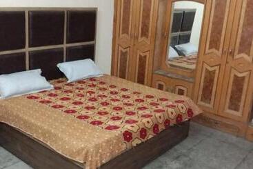 ホテル Spot On 83131 Saini Property