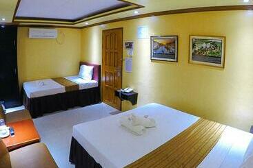 Reddoorz Plus @ Taj Hotel Tuguegarao